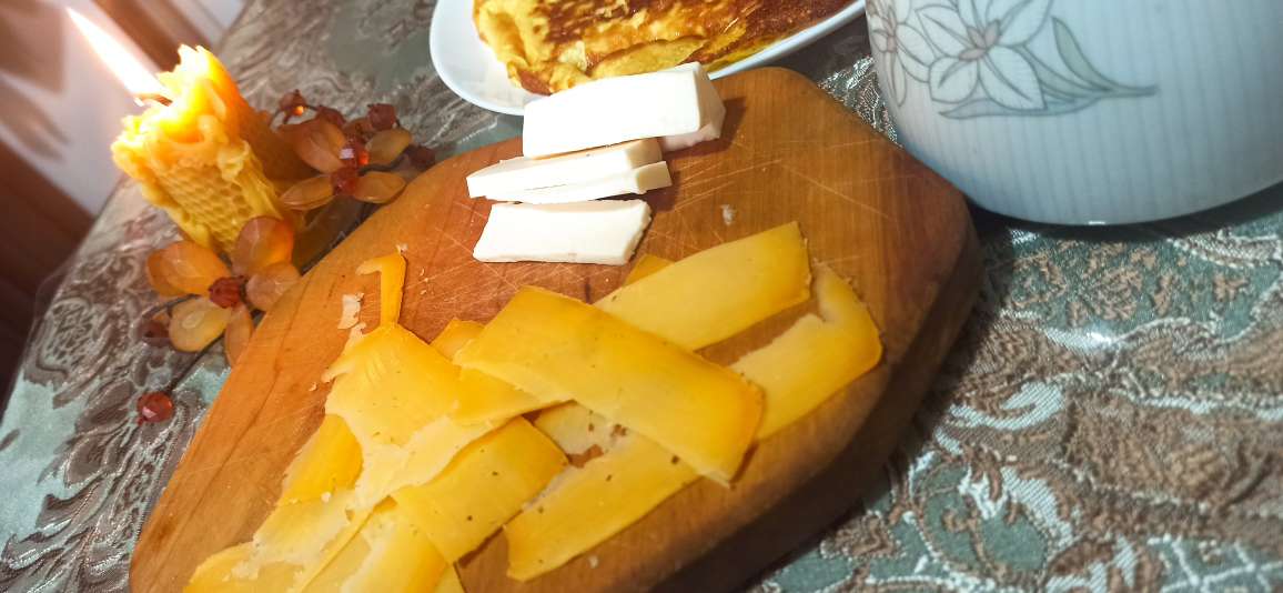 Ольга завтракает со Старым голланцем при свечах в Одессе